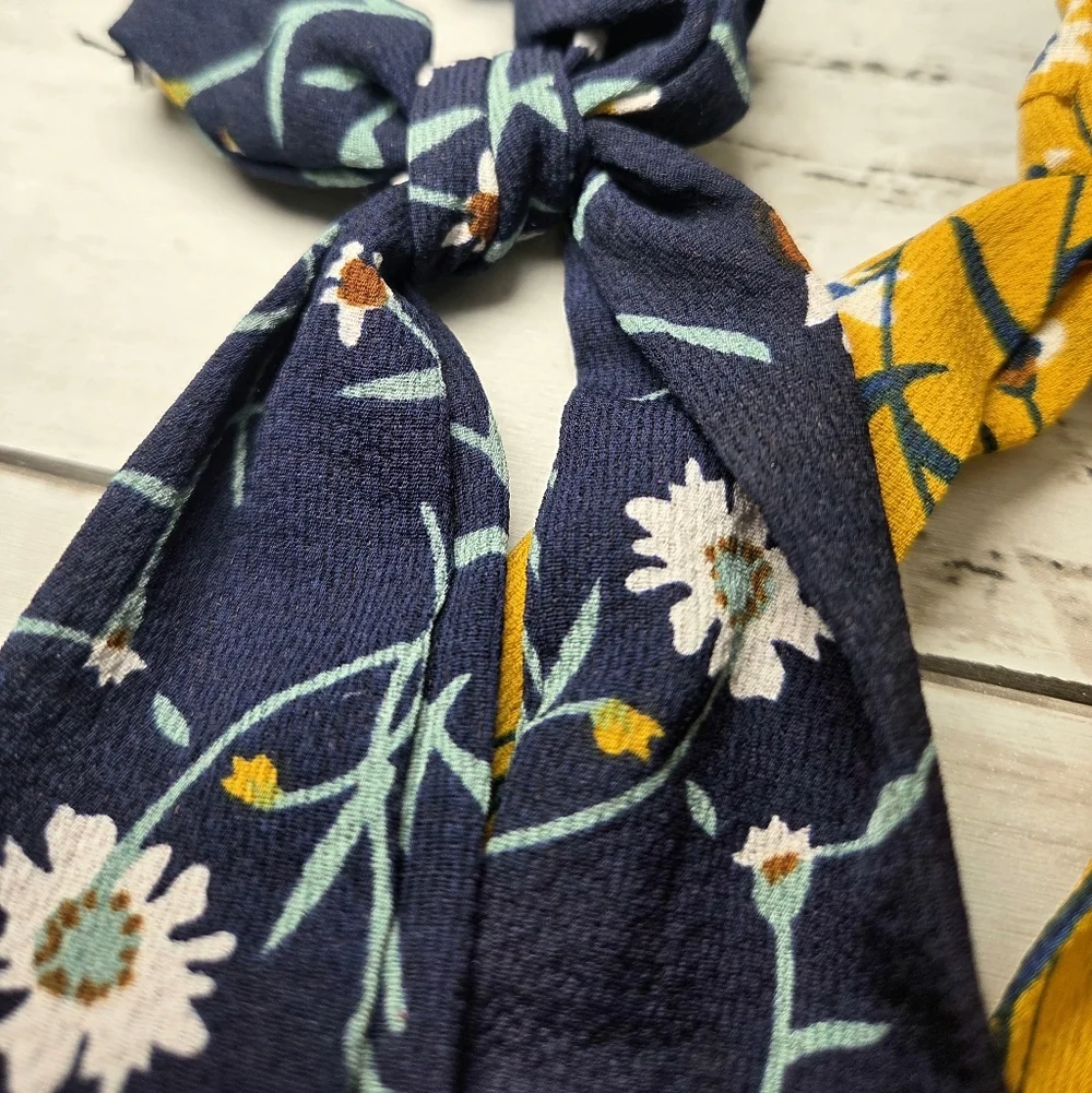 Elegant Floral Hair Scrunchies in Navy and Mustard - Picture 3 of 5
